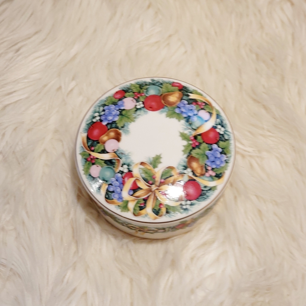 Mikasa Christmas Bouquet Trinket / Candy Dish Vintage 1980s